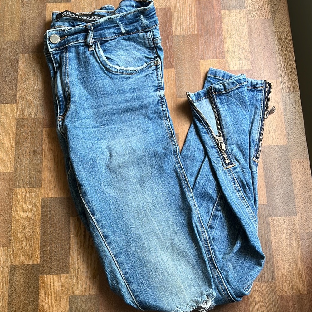 Zara Skinny Jeans w/ Zipper Bottom
